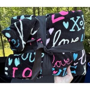 Brand New HD Designs Holiday Throw Valentines Day Collection Micro-Plush Blanket